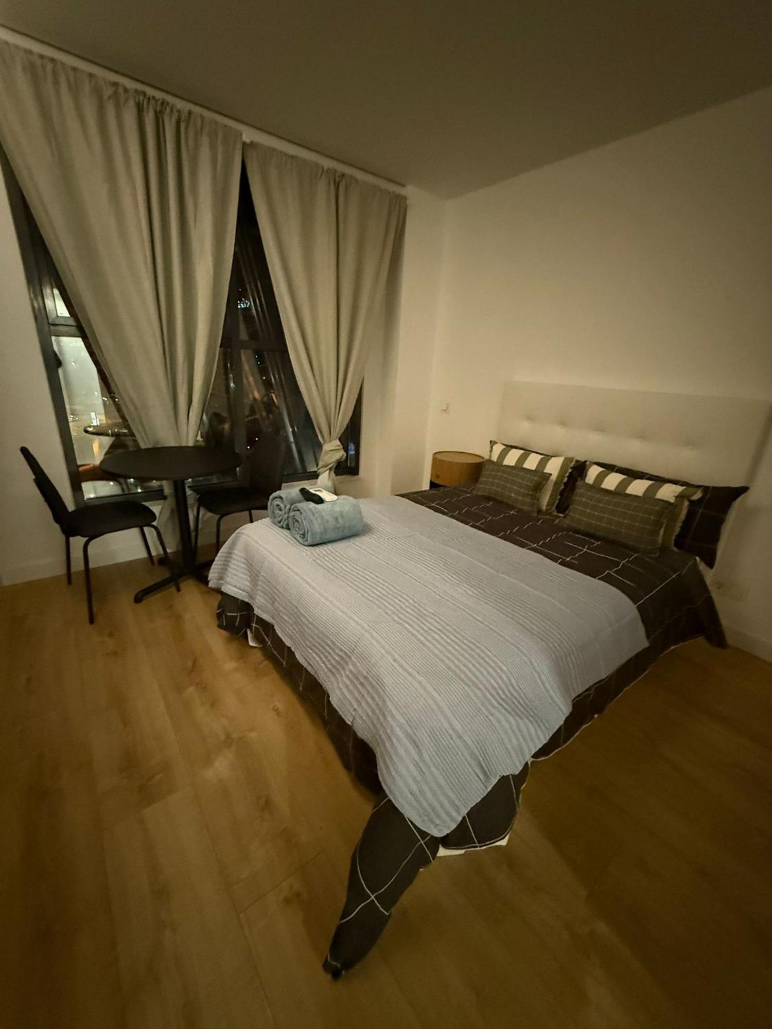 To Room Madrid Castellana Esterno foto