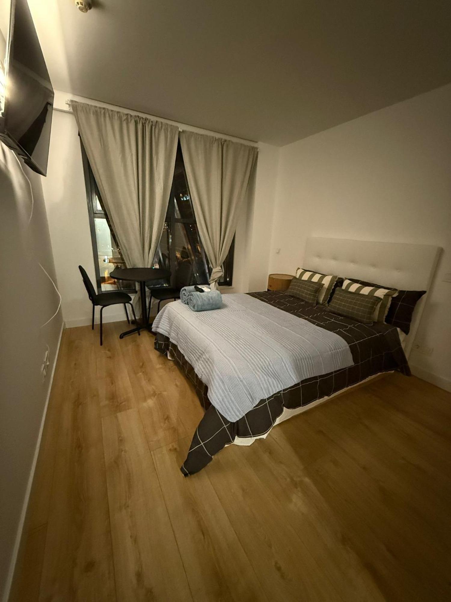 To Room Madrid Castellana Esterno foto